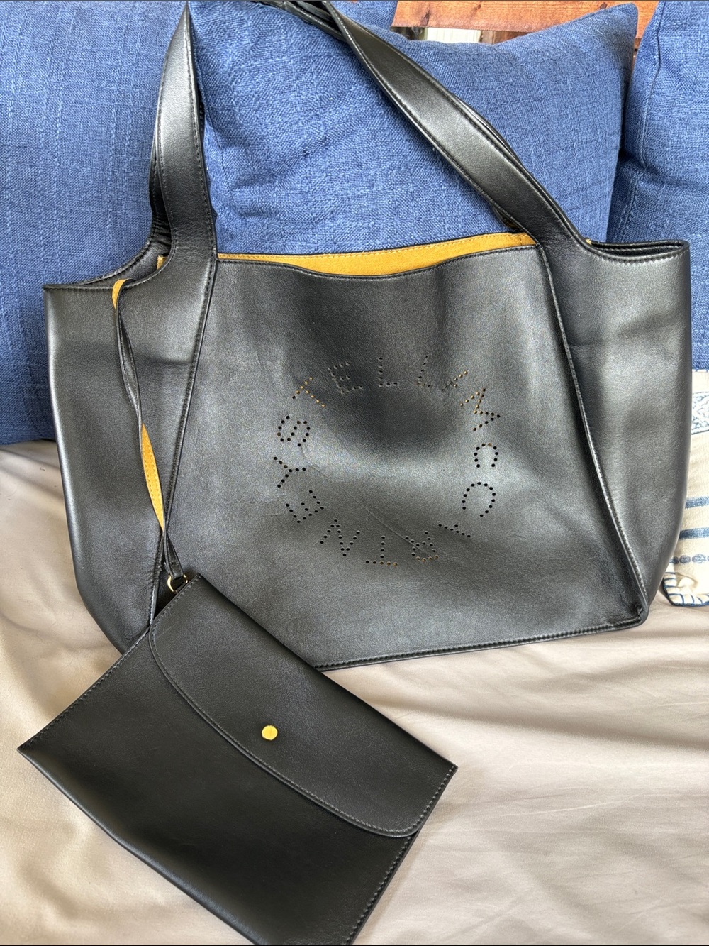STELLA McCARTNEY Logo punching black tote bag Alter nap with removable pouch